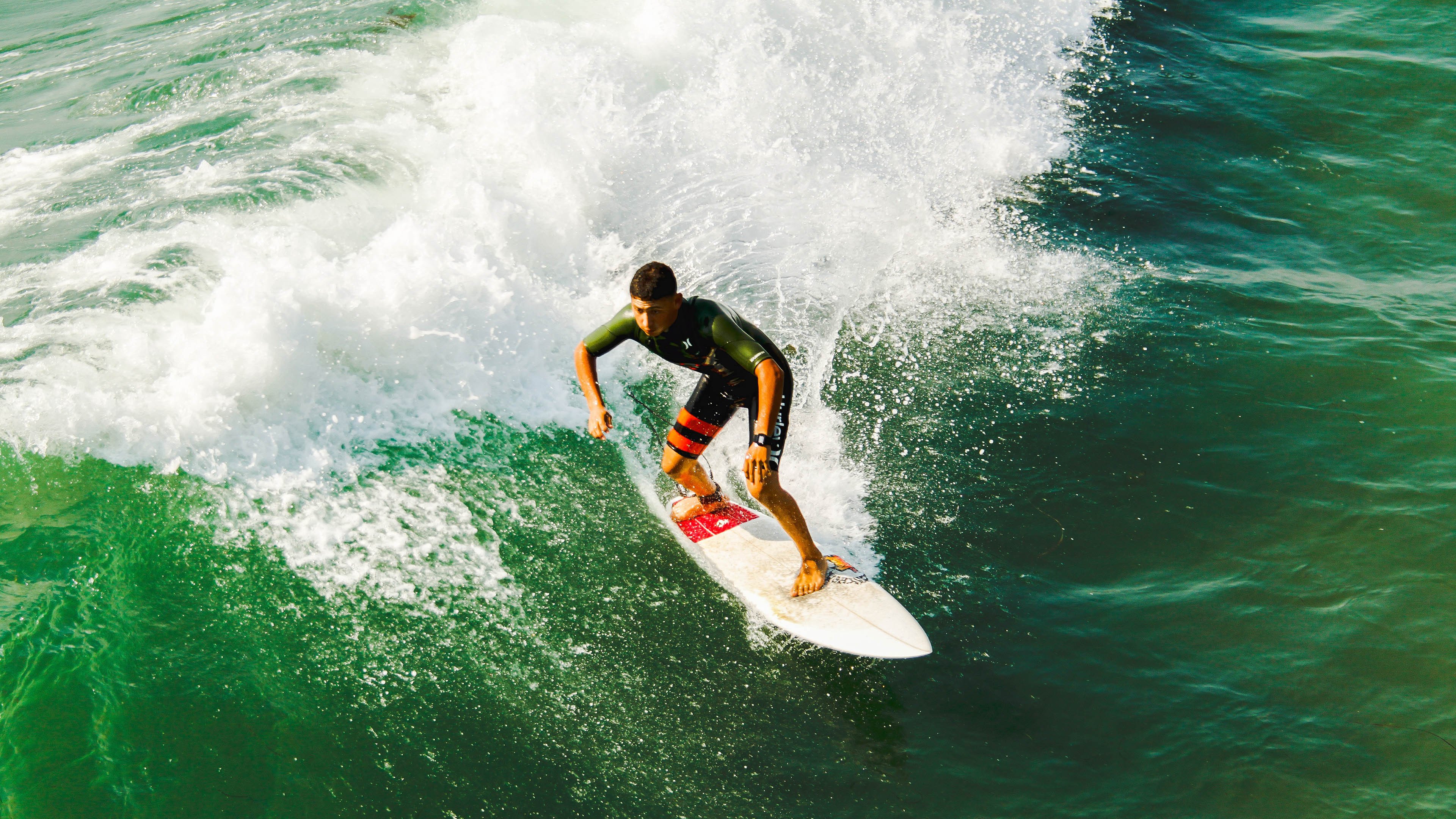神级扑救：门将的关键瞬间救球队于危难，神级门将 知乎