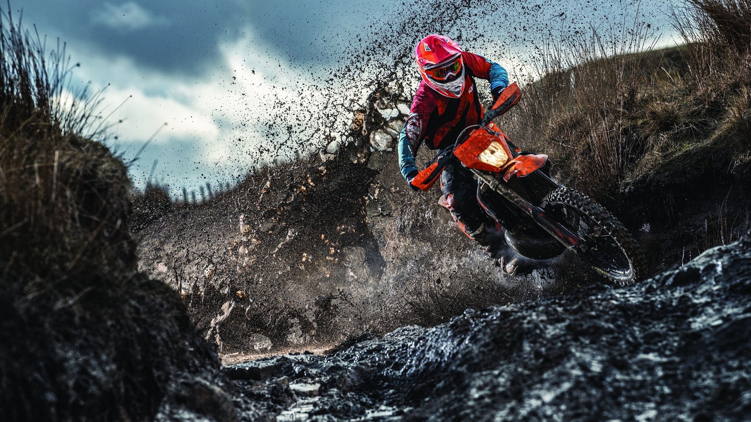 高校轮滑锦标赛新增技巧障碍赛项目,轮滑障碍赛中,共8个障碍物